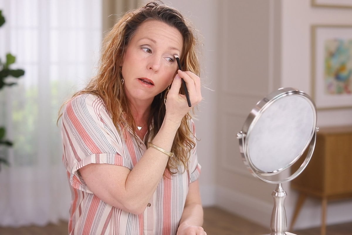 Eyeshadow Brush Basics - Easy Tips to Remember How to Do it Right!