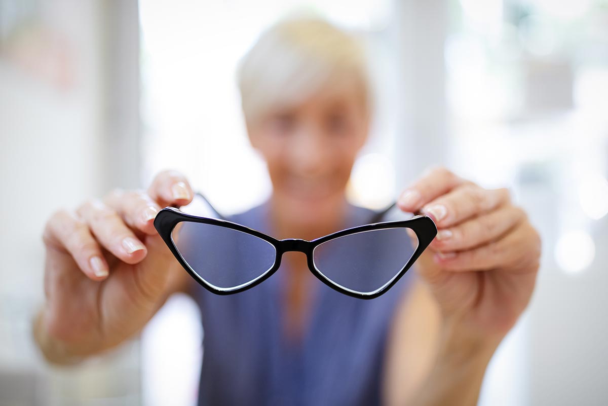 Choosing Eyeglass Frames for Older Women